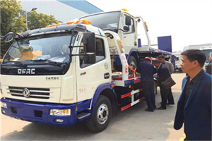 岳阳汽车道路救援拖车价格